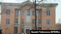 Cүрөтчүлөр үйү