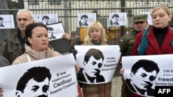 Ukrainian journalists hold up posters of Roman Sushchenko during a protest to call for his release in front of the Russian Embassy in Kyiv on October 6.