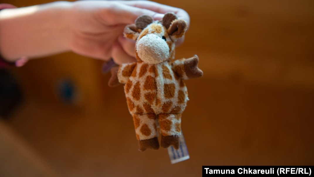 Giraffe keychain hot sale