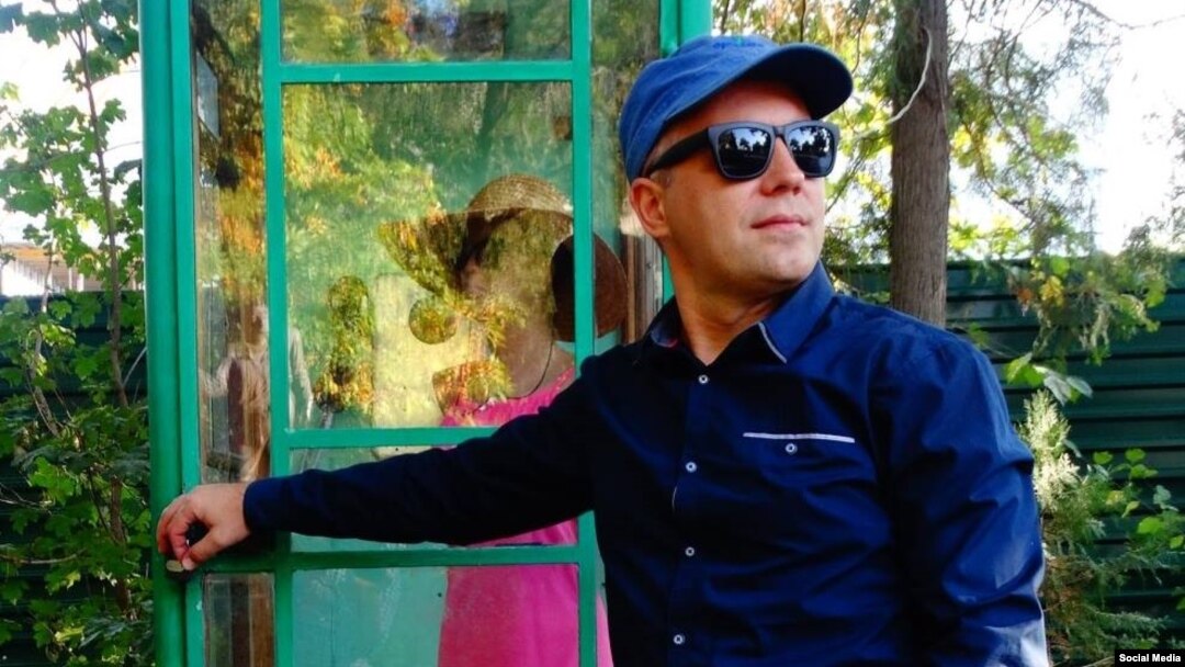 "They let me know clearly that I shouldn't write anymore," Ukrainian journalist Oleh Baturin said of his week in Russian captivity. "They let me know that they were avenging me for my articles."
