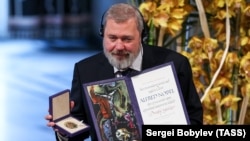  Руският публицист по време на церемонията, на която получи Нобеловата премия за мир. 