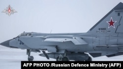 "Қанжар" ракетасы МиГ-31 ұшағының астында тұр. 