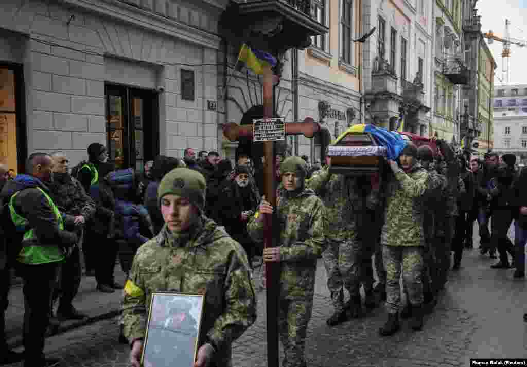 Két katona búcsúztatása március 8-án Lvivben