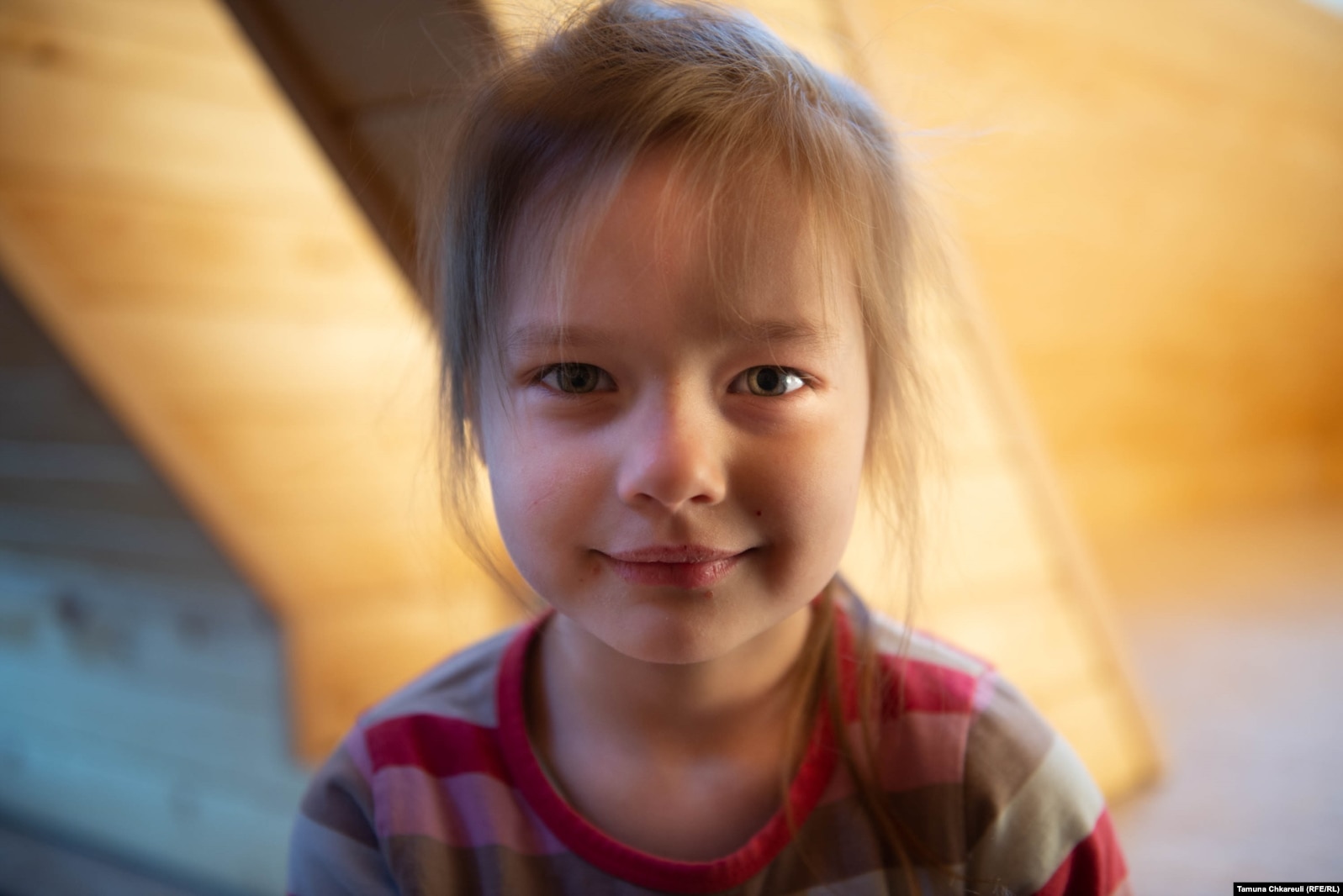 შვიდი წლის მიროსლავას პოლონეთში ყველაზე ნაკლებად უჭირს. პავლენკოების შემფარებელ პოლონურ ოჯახში ბავშვებს უკვე ნახევრად პოლონურად ელაპარაკება.