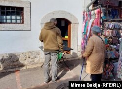 Red ispred javne kuhinje u Sarajevu