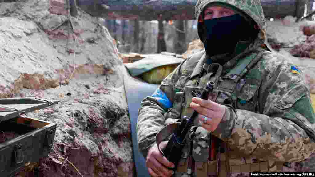 Військовий ЗСУ на передових позиціях. Київщина, 17 березня 2022 року