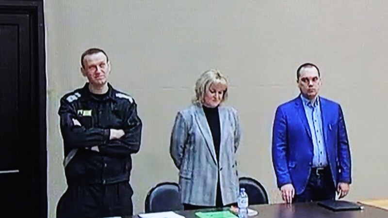 Адвокатот на Навални избега од Русија 