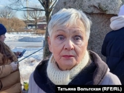 Lyudmila Vasilyeva told RFE/RL that she has the habit of "educating people from the perspective of my advanced years," including the police.