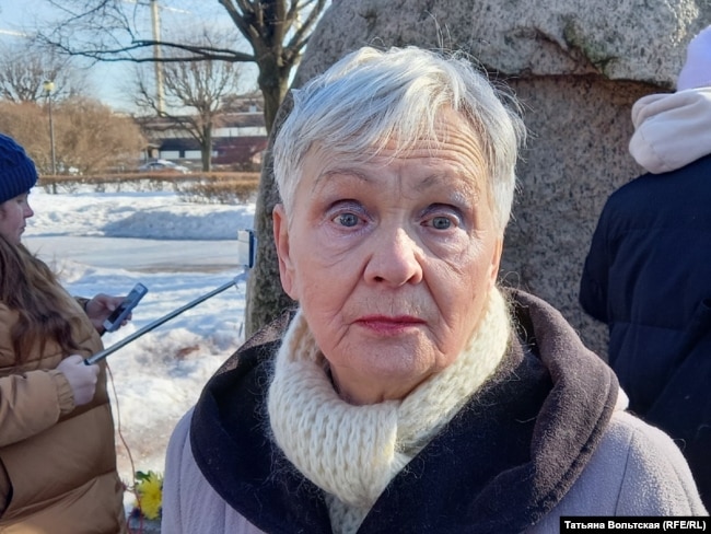 Lyudmila Vasilyeva told RFE/RL that she has the habit of "educating people from the perspective of my advanced years," including the police.