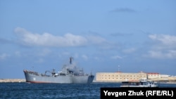 Великий десантний корабель «Орск» Чорноморського флоту Росії виходить із Севастопольської бухти, архівне фото