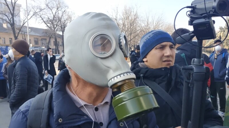 В столице проходит мирная акция #БишкекСмог - против загрязнения воздуха 