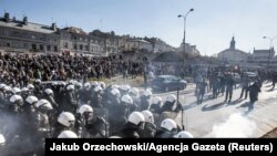 Desničari u sukobu sa policijom tokom prve "Parade jednakosti" u znak podrške LGBT zajednice u Lublinu, Poljska 13. oktobar 2018.