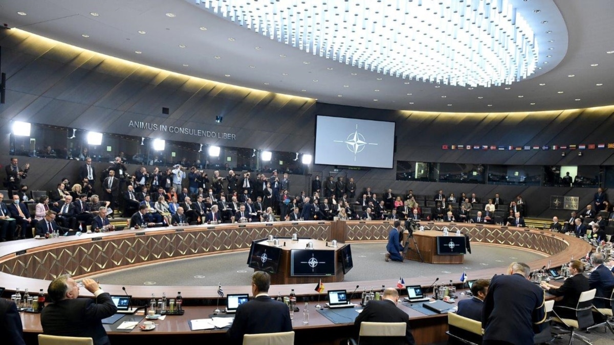 НАТО продовжить надавати підтримку Україні – заява саміту