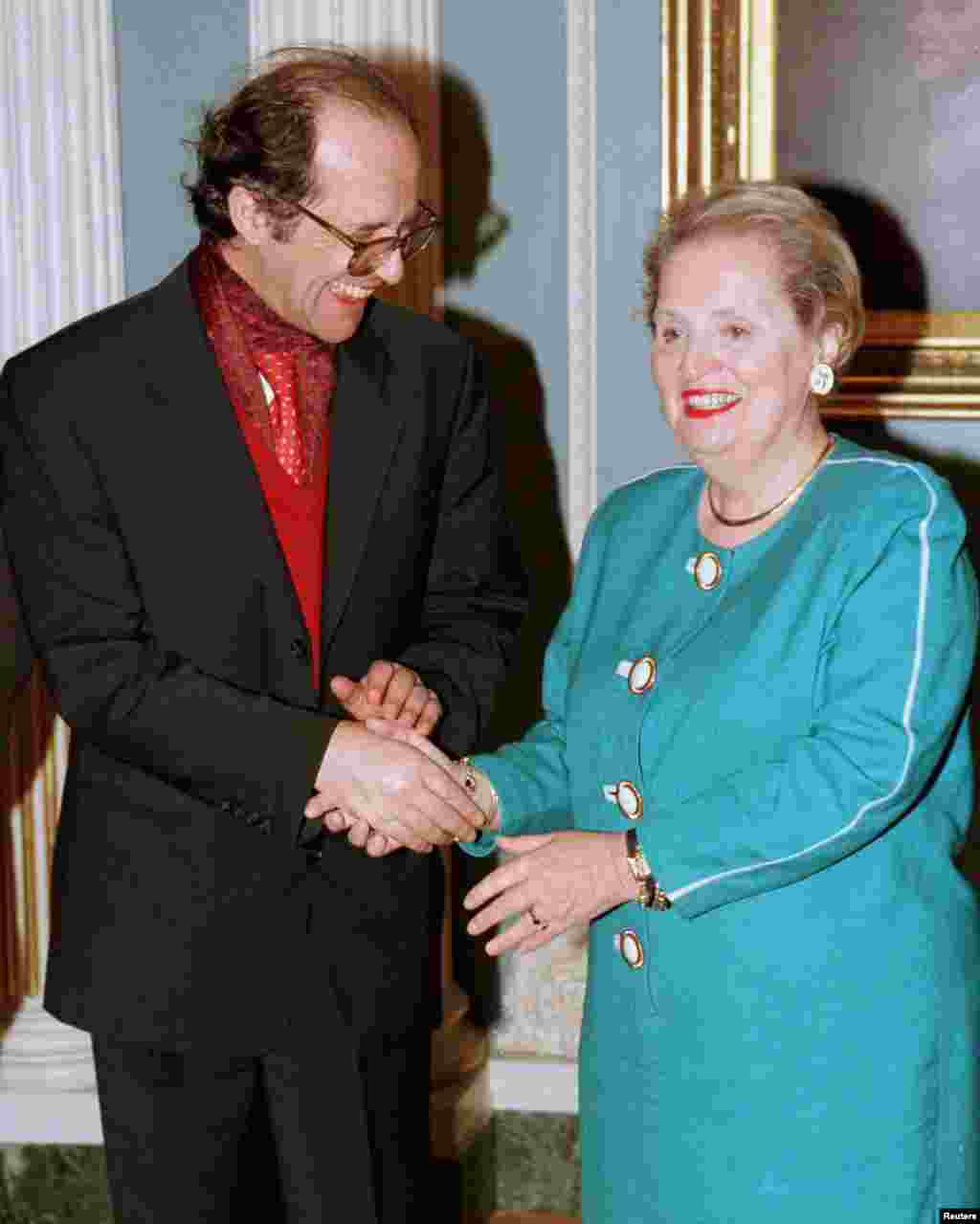 Takimi ndërmjet ish-presidentit të Kosovës, Ibrahim Rugova dhe ish-sekretares amerikane të Shtetit, Madeleine Albright në Departamentin amerikan të Shtetit. 30 maj 1998.