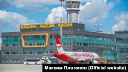 Самолет авиакомпании Red Wings в аэропорту Казани