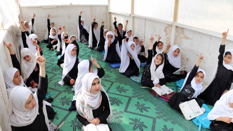 Vajzat afgane protestojnë në Kabul kundër mbylljes së shkollave