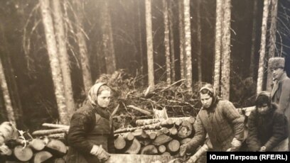 оставили голой в лесу