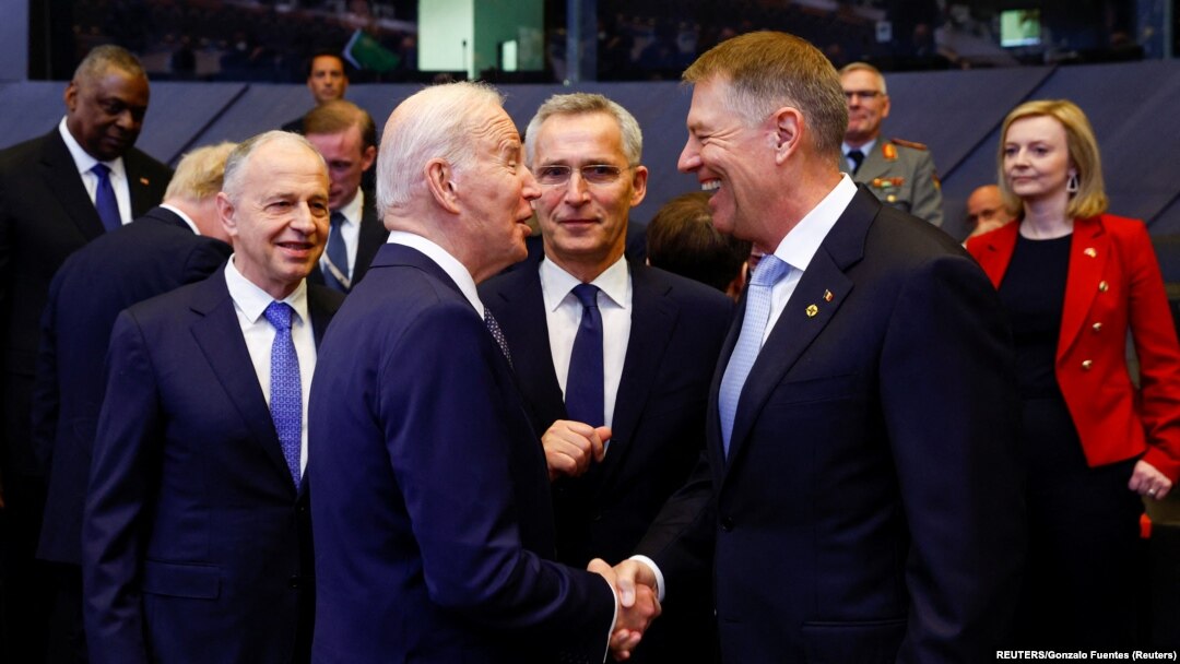 Președintele Klaus Iohannis se va întâlni cu Joe Biden, miercuri, la Varșovia, în marja reuniunii B9.