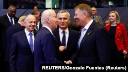 Președintele Klaus Iohannis se va întâlni cu Joe Biden, miercuri, la Varșovia, în marja reuniunii B9.