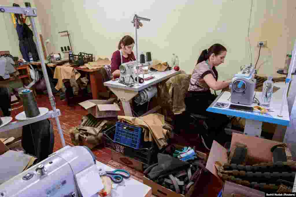 Women working in cramped conditions make soldiers&#39; vests in&nbsp;Vynohradiv in western Ukraine on March 23.&nbsp;