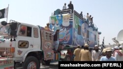 د جمعيت علمای اسلام غړي چې له کراچۍ اسلام اباد ته روان شوي دي