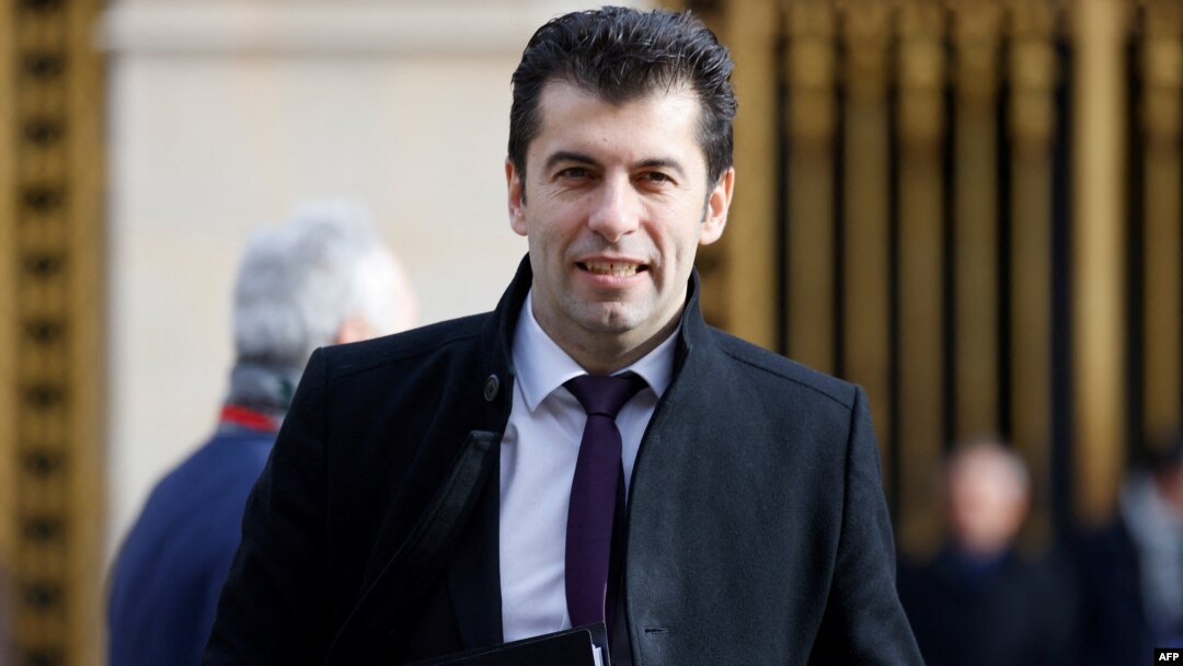 Prim-ministrul Kiril Petkov a anunțat că îl recheamă la Sofia pe ambasadorul bulgar de la Moscova și se așteaptă ca rușii să facă la fel. 