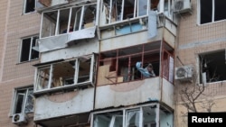 Поврежденный дом в Украине после российского удара