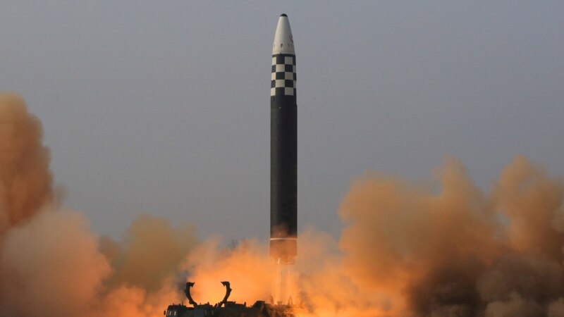 Sjeverna Koreja tvrdi da je uspješno lansirala 'čudovišnu raketu'