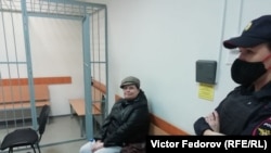 Irina Bystrova ulet në një gjykatë në Petrozavodsk më 24 mars, ditën kur u akuzua zyrtarisht.
