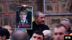  Протестиращите приканиха и за изгобването на съветската посланичка Елеонора Митрофанова 