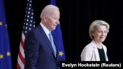 Joseph Biden ve Ursula von der Leyen