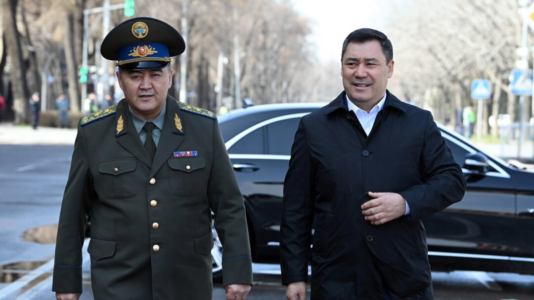 Юлияның аяғы жалаңаш