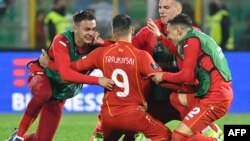 Во Палермо македонската фудбалска репрезентација ја победија селекцијата на Италија со голот на Александар Трајковски