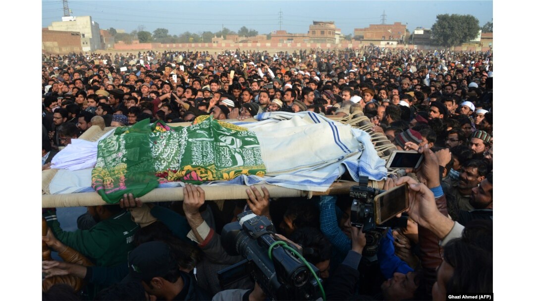 د زینب جنازه کې د خلکو پراخ ګډون