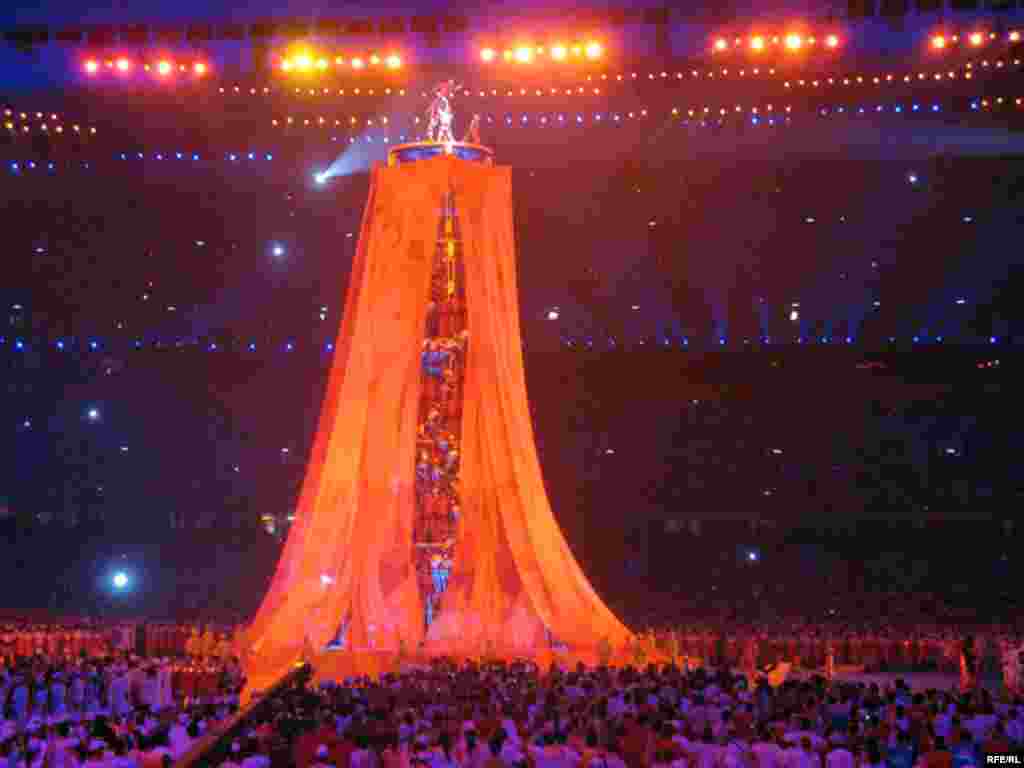 Маросими анҷоми Бозиҳо низ хотирмон буд.