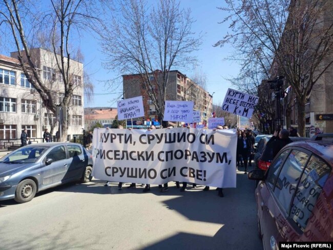 Protesta e serbëve në veri të Mitrovicës.