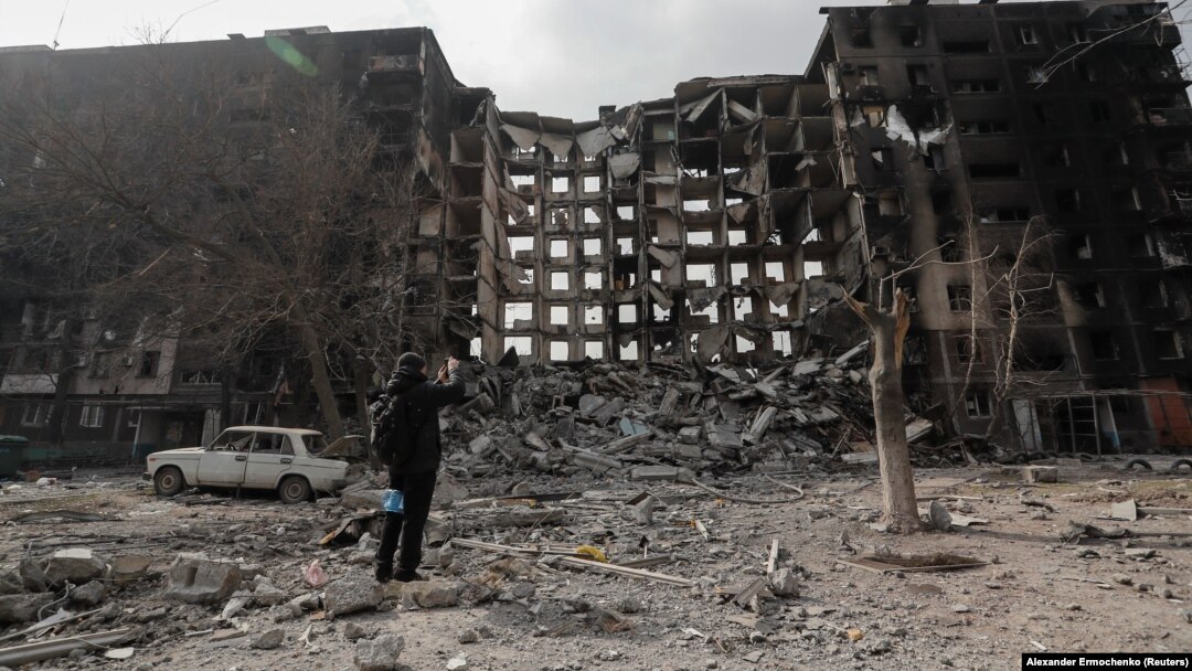 Clădirile din Mariupol, oraș aflat în regiunea Donețk, au fost distrus aproape în totalitate, spune primarul orașului. 