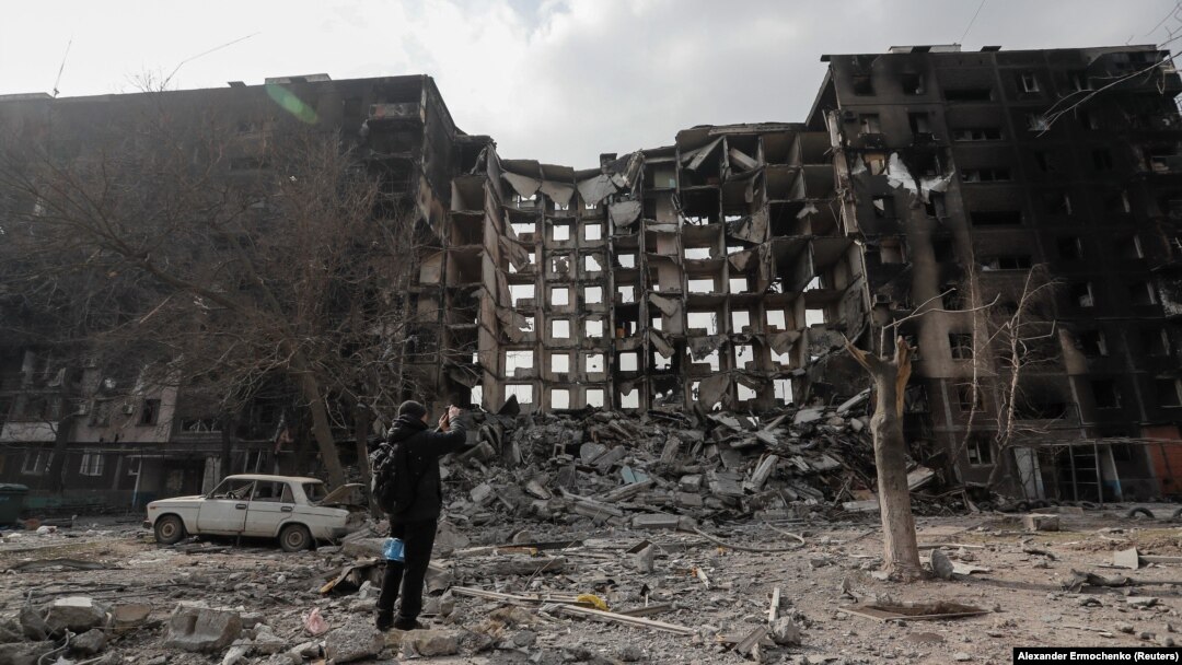 Peste 90% dintre clădirile din Mariupol au fost atinse de bombardamente. 