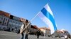 В России запретили бело-сине-белый "протестный" флаг