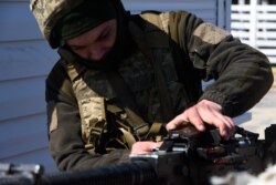 Një ushatar ukrainas në Odesa të Ukrainës.