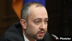 Armenia - Eduard Aghajanian, the chairman of the parliament committee on foreign relations, speaks during a news conference in Yerevan, March 25, 2022. 