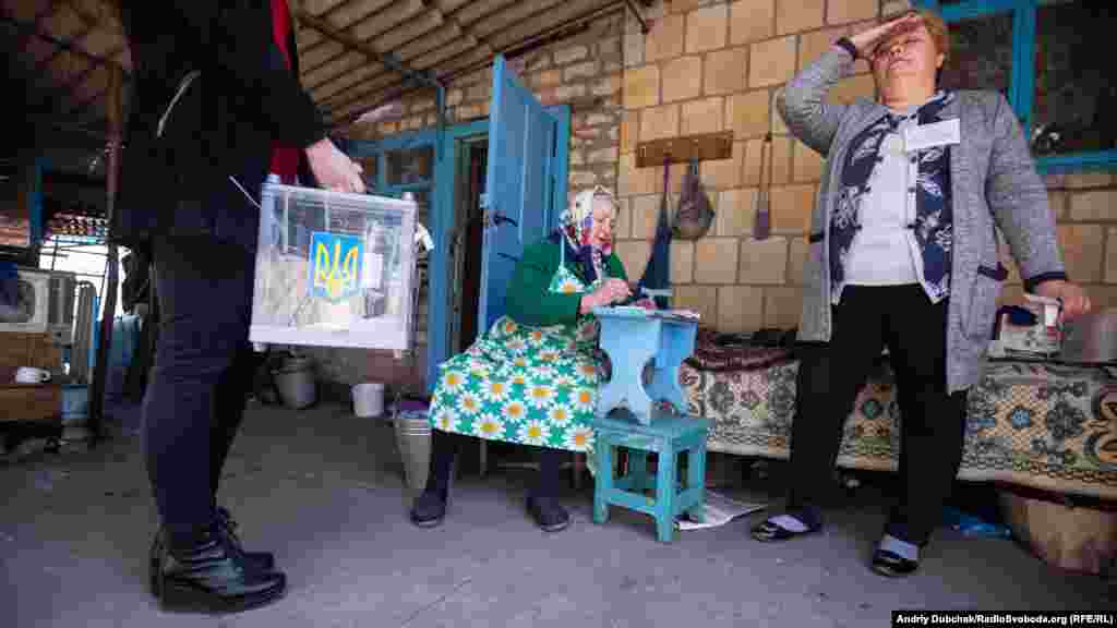 More than 50 people registered for home voting in the front-line village of Novotroitse in the Donetsk region.