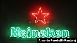 «Наразі ми завершили наш вихід з Росії», – заявив генеральний директор Heineken Дольф ван ден Брінк. 