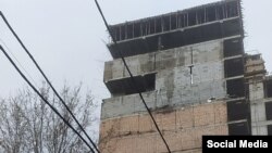 Обрушившаяся стена многоэтажки, Бишкек. 27 марта 2022 года. 