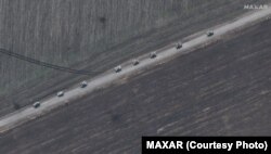 کاروان تانک‌های روسی در نزدیکی ایزوم در ۲۴ مارس امسال