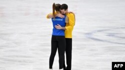 Олександра Назарова и Максим Никитин след края на изпълнението си, 25 март 2022