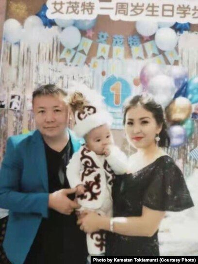 Жетілген әйелдер мен жас жігіттердің қатысуымен порно видео Шұлық киген арулар