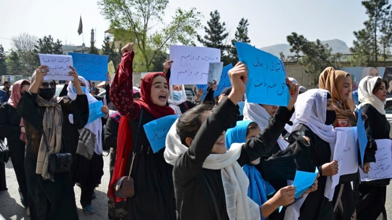 په کابل کې ښځینه لاریون کوونکې: نړیواله ټولنه دې طالبان په رسمیت نه پېژني