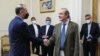 دیدار انریکه مورا، هماهنگ‌کننده اروپایی مذاکرات احیای برجام (سمت راست) با حسین امیرعبداللهیان، وزیر خارجه ایران