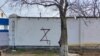 Антивоенные граффити в Керчи, 27 марта 2022 года 